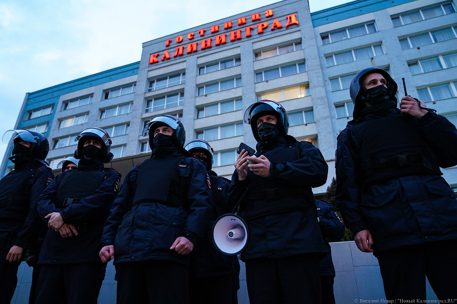 «Свободу политзаключенным»: как прошла акция сторонников Навального в Калининграде (фото)