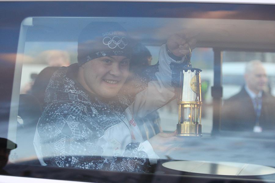 «Огоньку не найдется?»: Светлогорск встретил олимпийскую эстафету