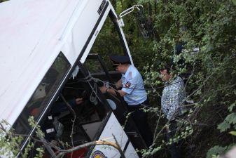 Полиция возбудила уголовное дело против водителя рухнувшего с моста автобуса