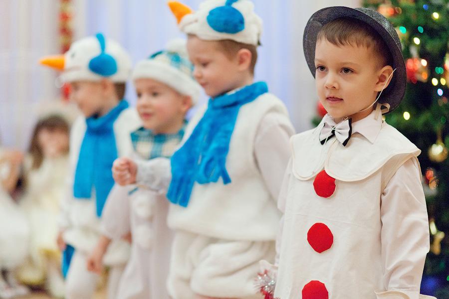 “Обычная сказка”: фоторепортаж с новогоднего утренника в детском саду