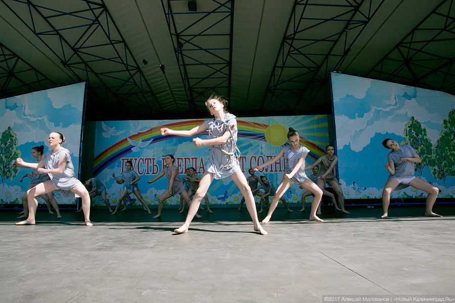 «Пляши от души»: в Центральном парке Калининграда лето встретили танцами