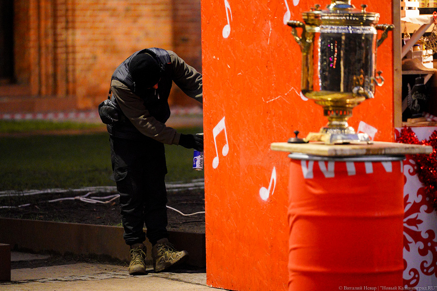 Девочки, записываемся на ободочки: в Калининграде открылась новогодняя ярмарка на острове Канта (фото)