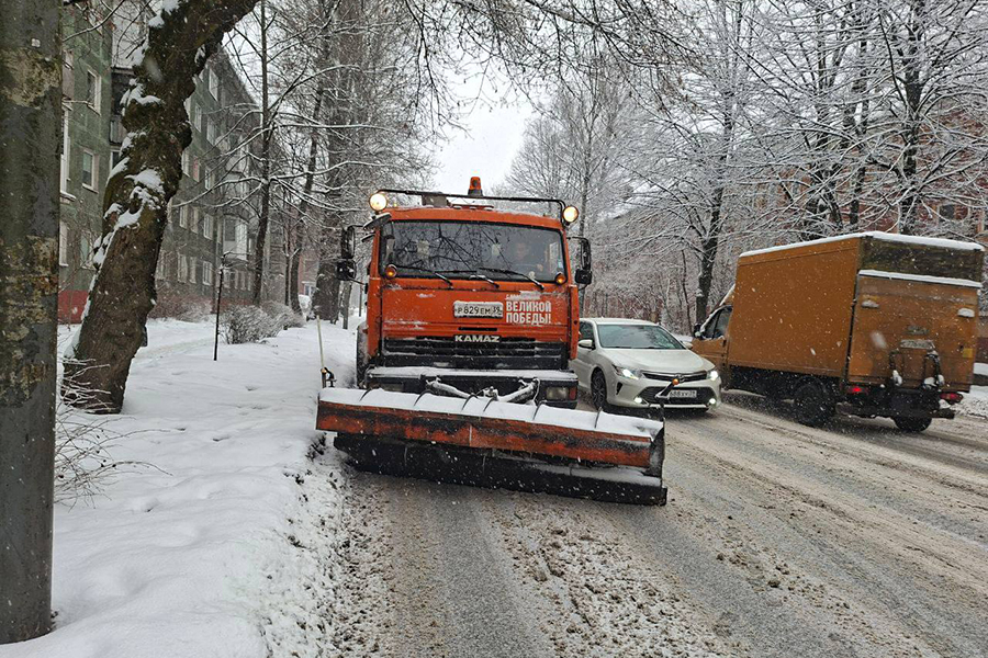 Власти утверждают, что усилили работу по уборке Калининграда от снега и льда (фото)