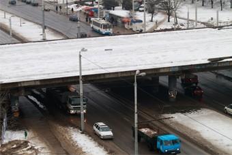 Завершение строительства второй эстакады власти города перенесли на 2012 год