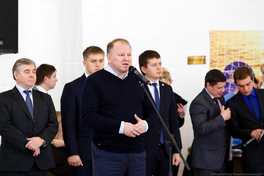 Чиновники против молодежи: как губернатор новый ФОК в Зеленоградске открывал