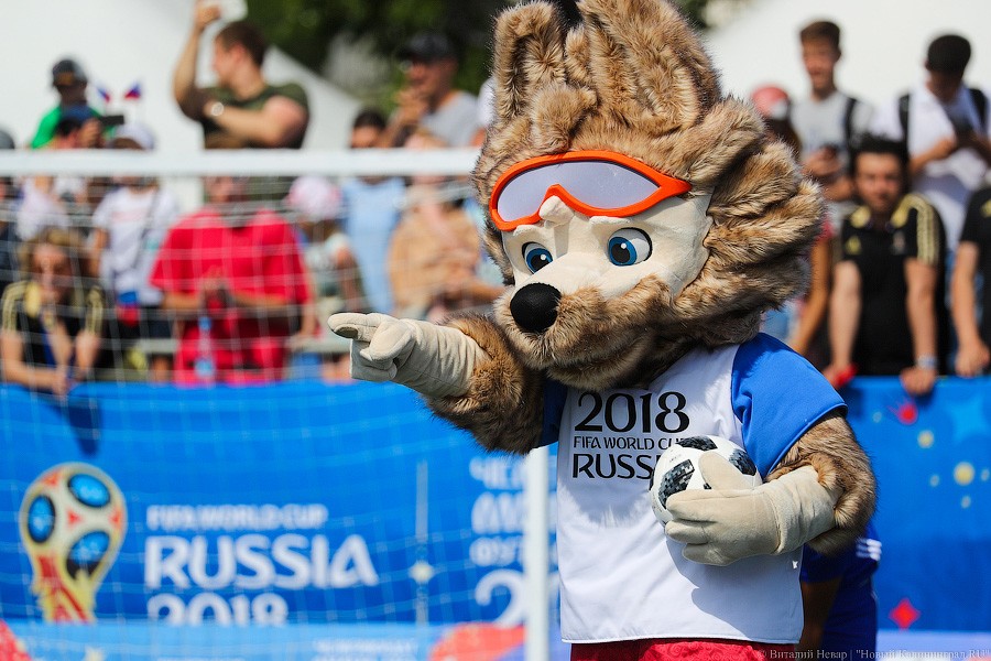 Праздник очередей и футбола: чем запомнился матч легенд ФИФА в Калининграде