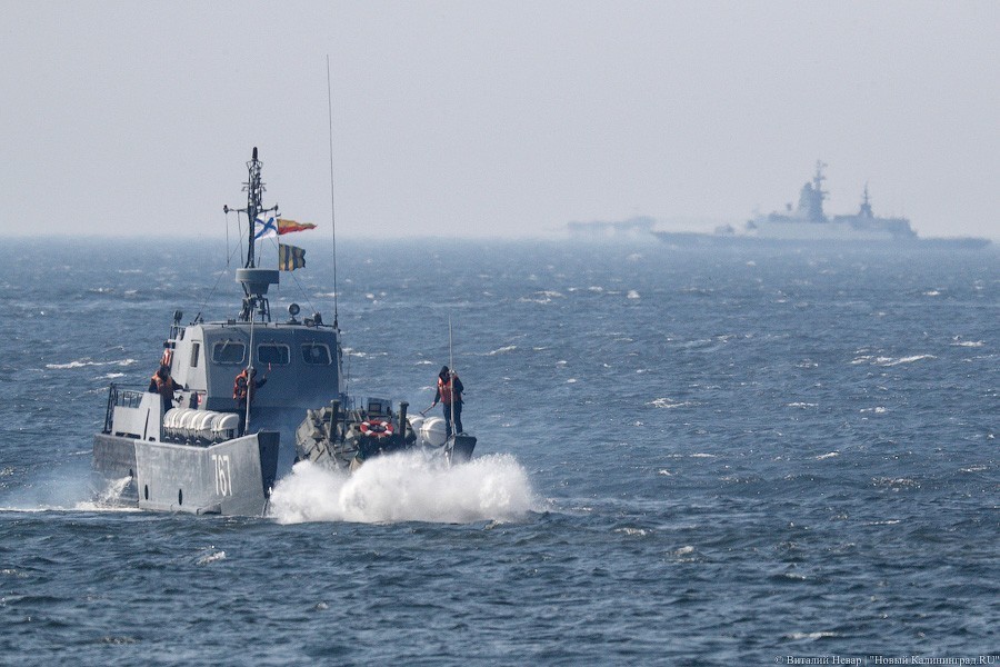Берег в огне: на Балтфлоте отработали высадку морского десанта