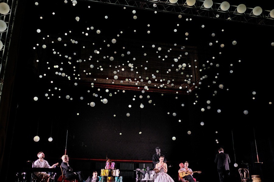 Живых больше нет: «Балтийские сезоны» завершились антивоенным спектаклем (фото)