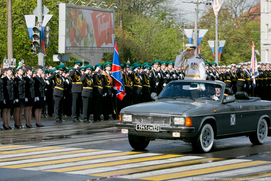 «Гвоздики», «Град» и снег: в Калининграде прошел Парад Победы