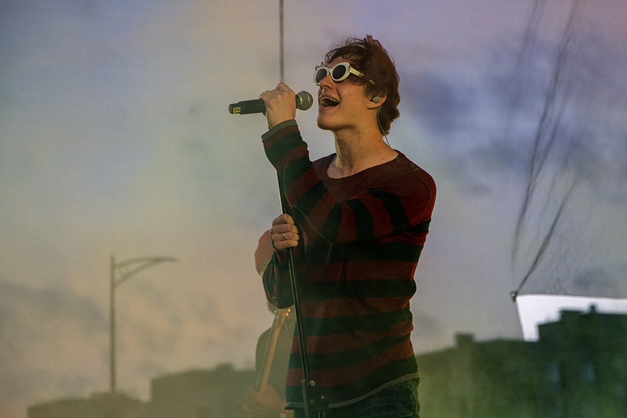 Марафон мировых хитов: в Калининграде прошёл рок-фестиваль с трибьют-шоу (фото)