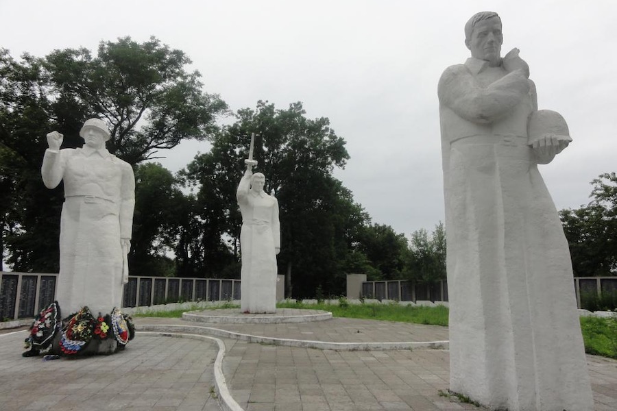 Три годовых бюджета на мемориалы: названа цена ремонта на братской могиле в Корнево