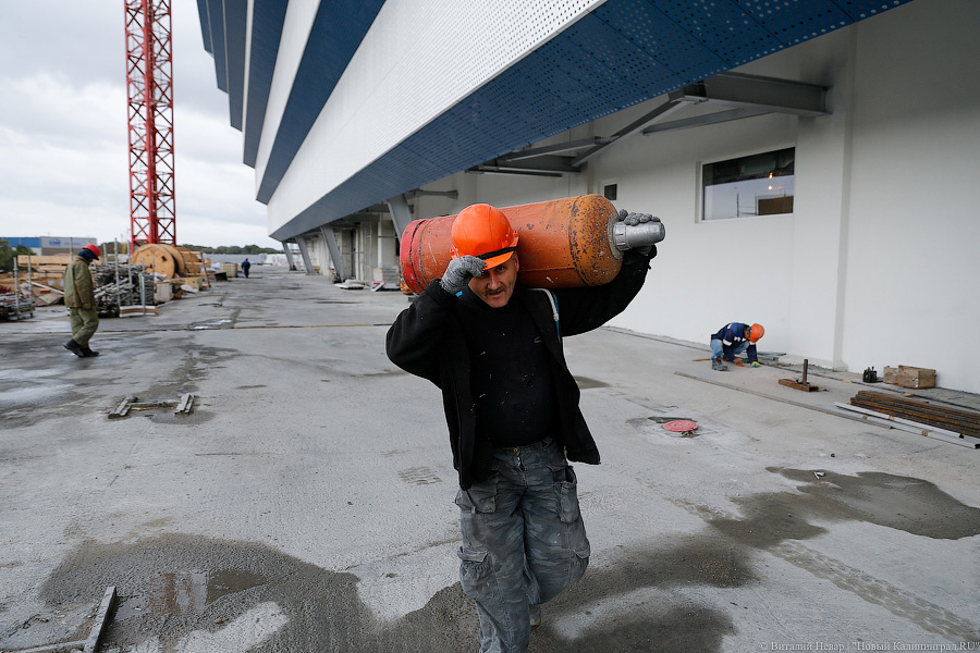 Тонкая настройка: ФИФА проинспектировала строящийся стадион в Калининграде