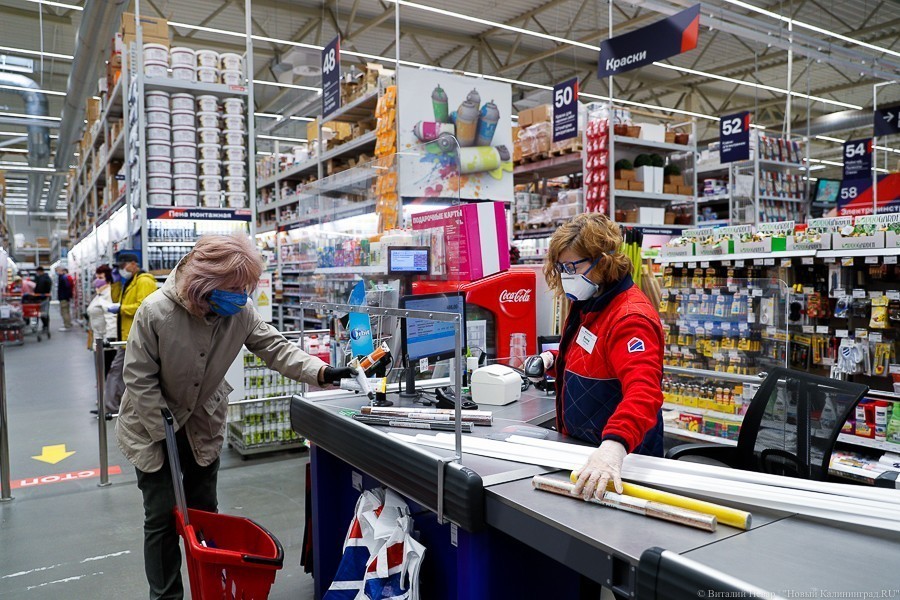 Вход в масках и перчатках: в регионе заработали непродовольственные магазины (фото)