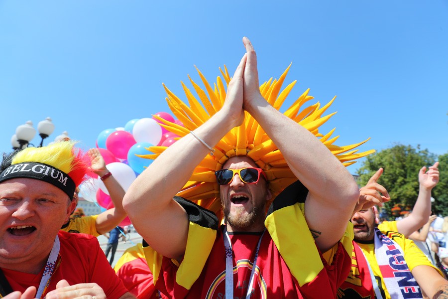 Captain Vodka: болельщики сборных Англии и Бельгии на улицах Калининграда (фото)