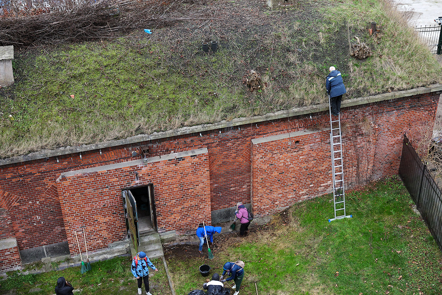 Бастион и порядок: в «Литве» провели первый субботник (фото)