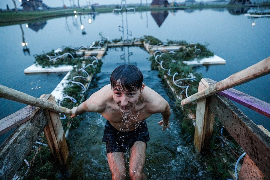 Крещенские купания в стабильный «плюс»: фоторепортаж «Нового Калининграда» (фото)