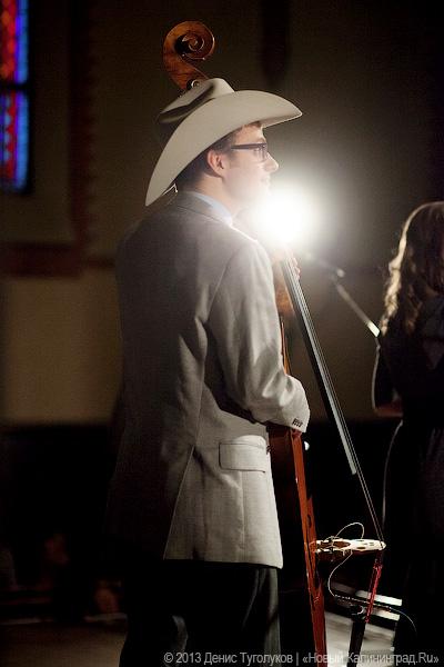 «Всем сестрам по серьгам»: фоторепортаж с концерта The Quebe Sisters Band