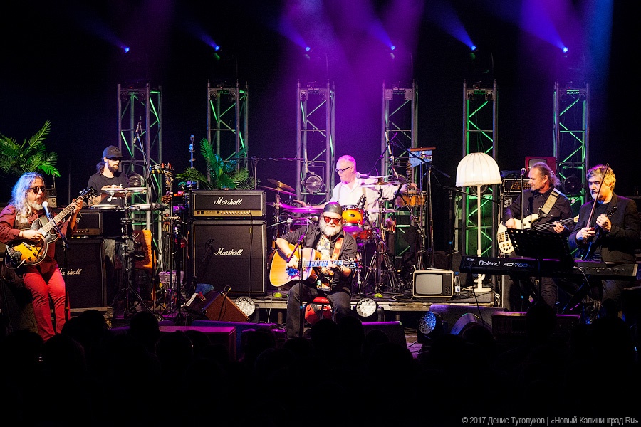 Сказки про тесноту: как «Аквариум» выступил в клубе «Вагонка»