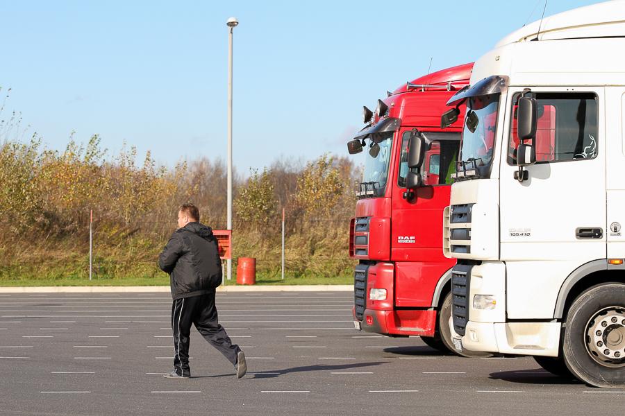 На границе Белоруссии с Литвой, Польшей и Латвией скопилось больше 700 грузовиков
