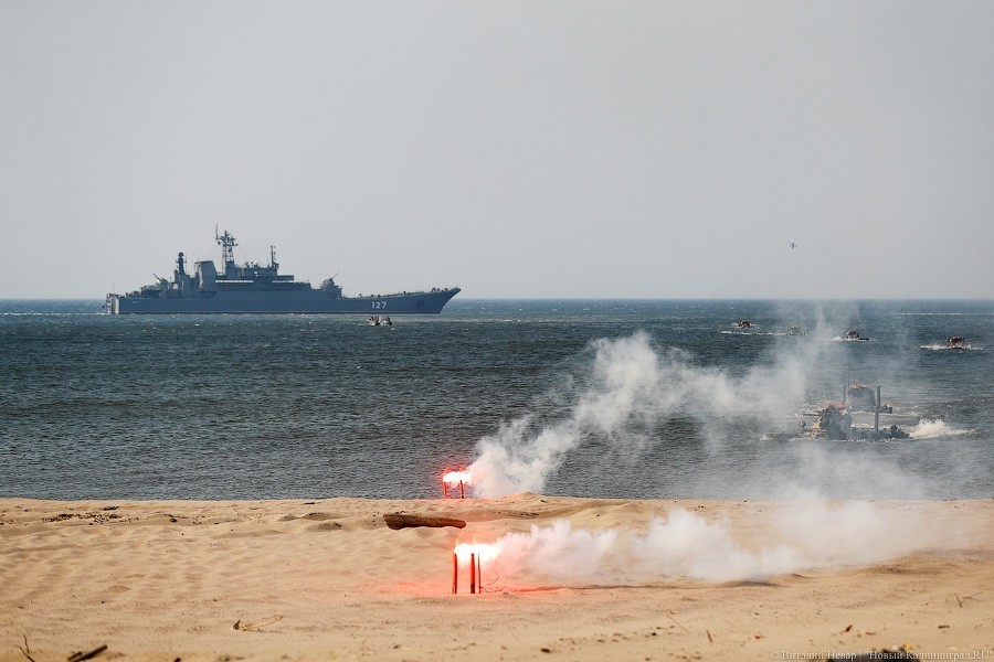 Берег в огне: на Балтфлоте отработали высадку морского десанта