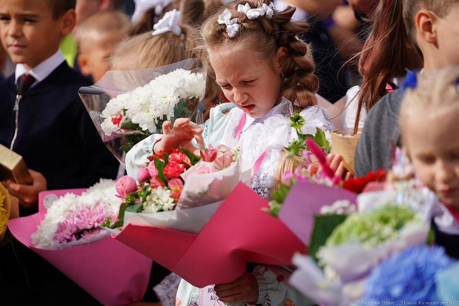 Серьёзное дело: как прошла первая линейка в самой новой школе Калининграда