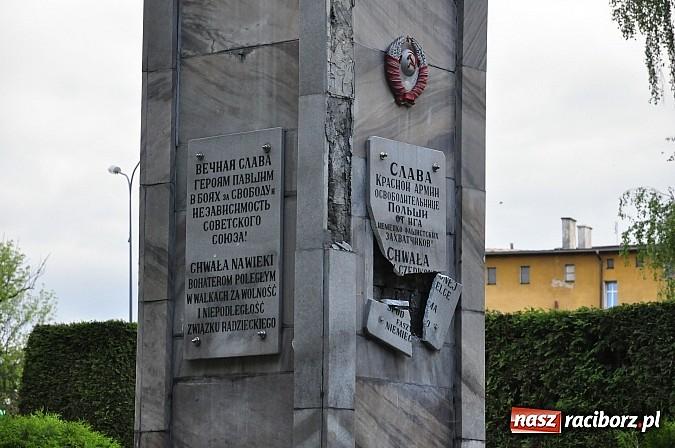 Польские СМИ: жители польских городов выступают против советских памятников (фото)