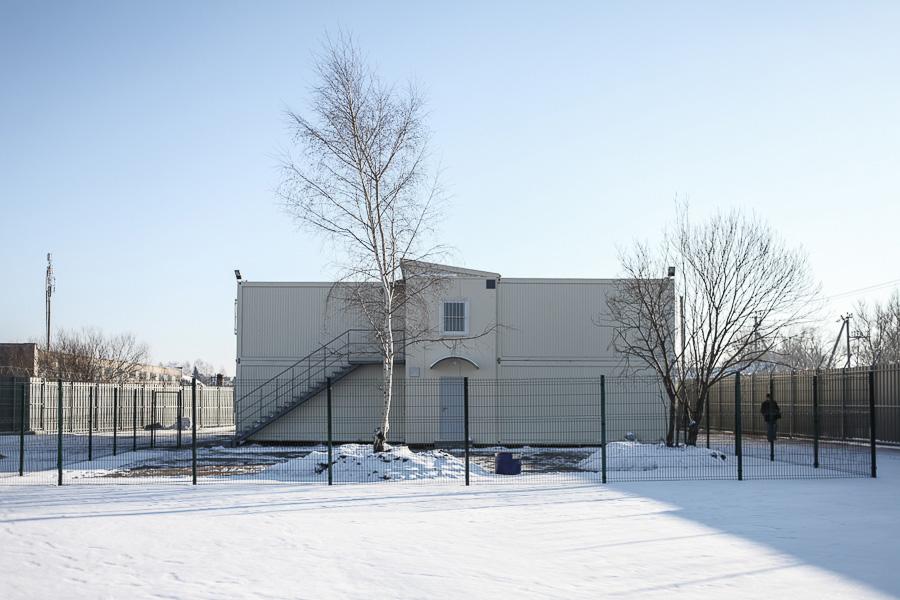 Уют за колючей проволокой: что ждет иностранцев, попавших в миграционный центр