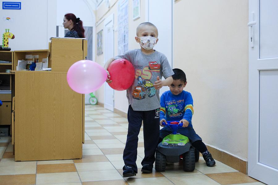 Достать звезду: дети из онкогематологического отделения встретились с Петром Дрангой