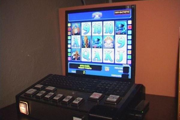 За ночь полицейские закрыли в Калининграде 20 подпольных казино, изъято 340 тыс рублей (+фото)