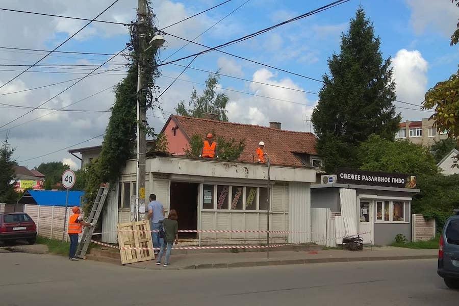 Мэрия снесла незаконную мясную палатку на Краснопрудной (фото)