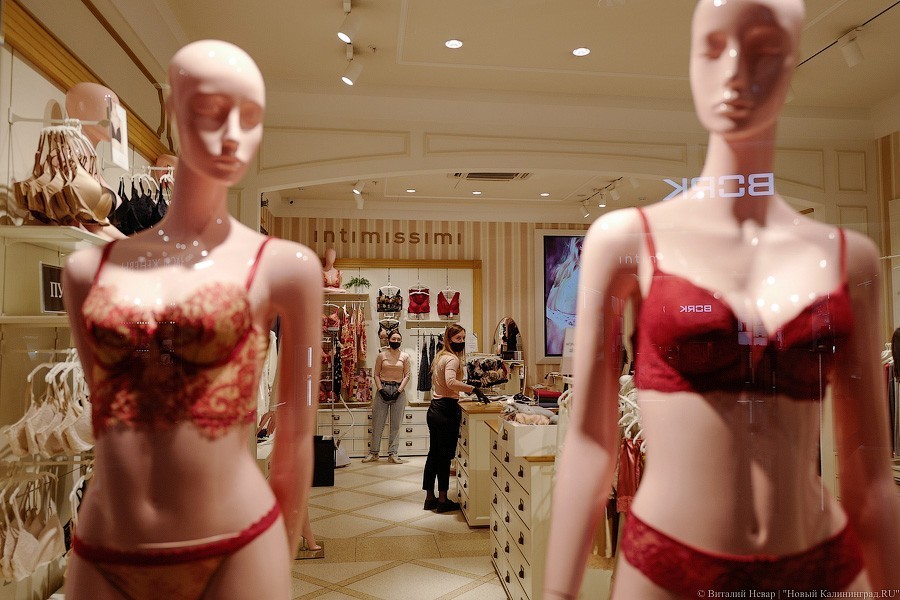 В масках и на дистанции: в Калининграде открылись торговые центры и парикмахерские