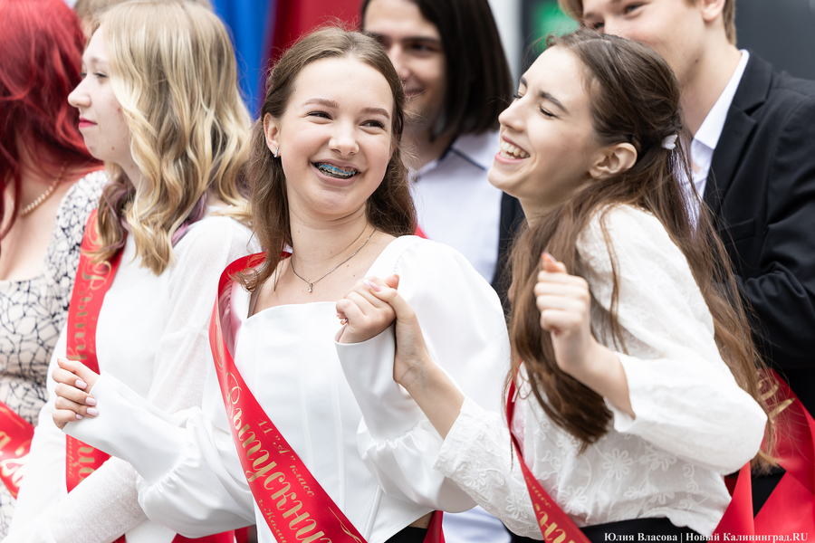 Под вальс из старого фильма: как проходил «Последний звонок» в школе № 6