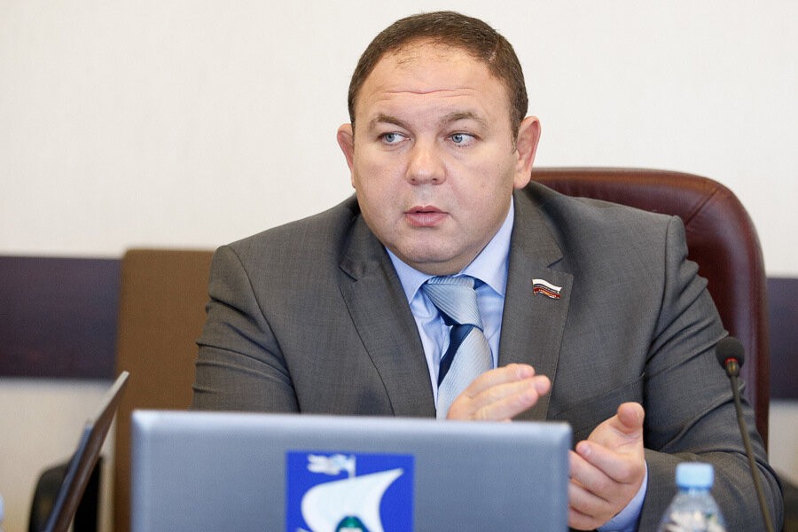 Депутат: дать скверу дружбы имя Адамовича могут только президенты
