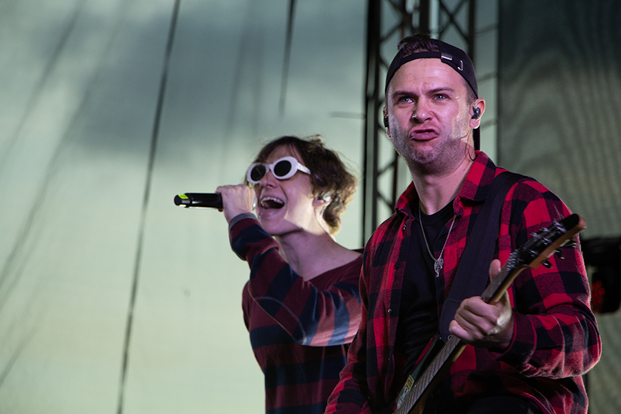 Марафон мировых хитов: в Калининграде прошёл рок-фестиваль с трибьют-шоу (фото)