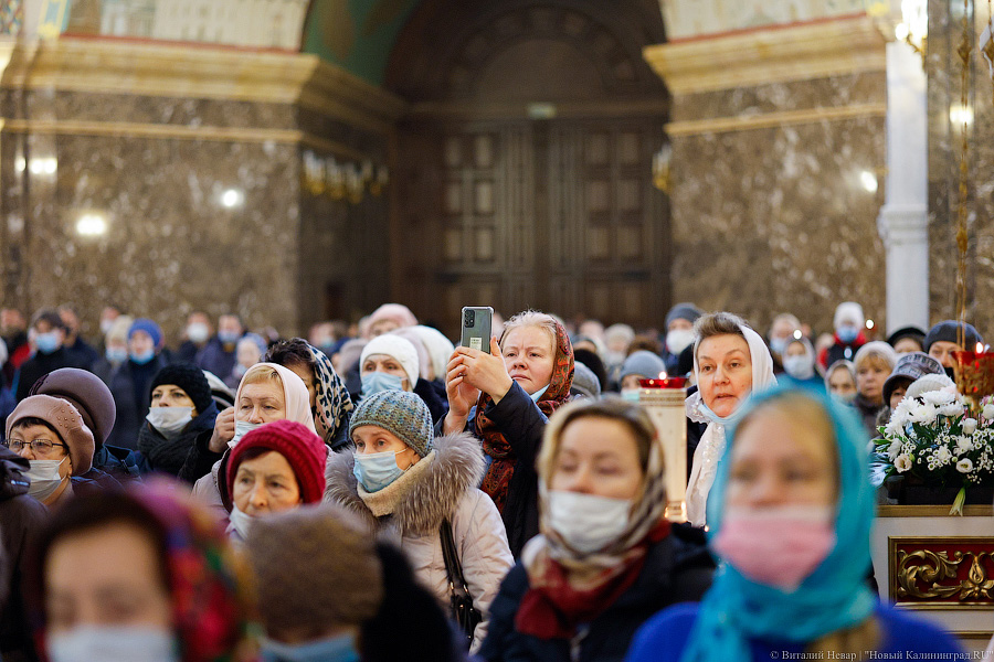 Без проруби, но с литургией: в Храме Христа Спасителя провели праздничную службу (фото)