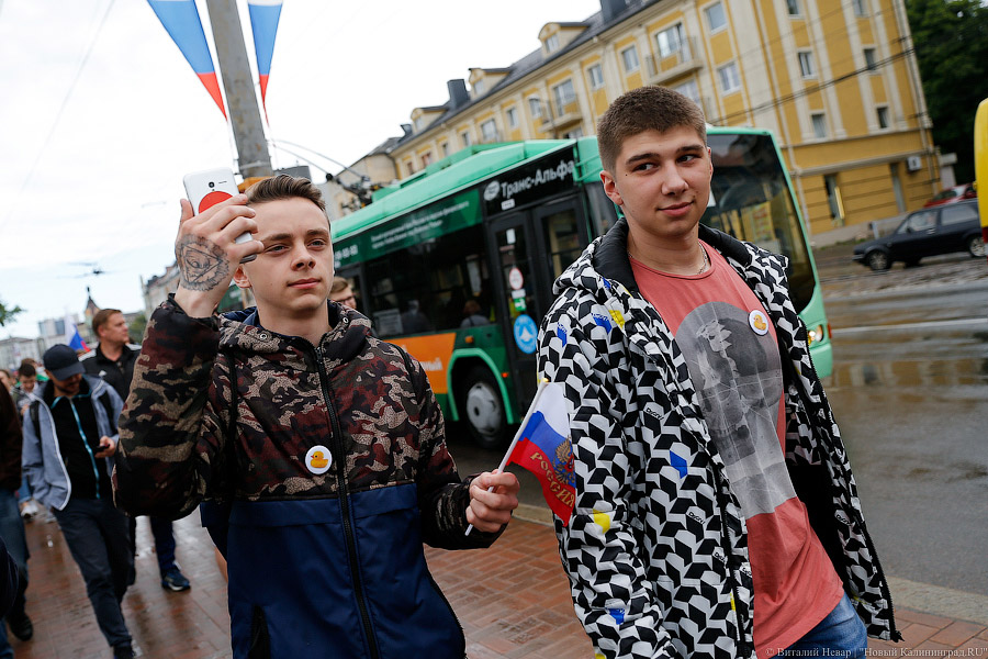 Утки-мандаринки: в Калининграде прошло шествие против коррупции