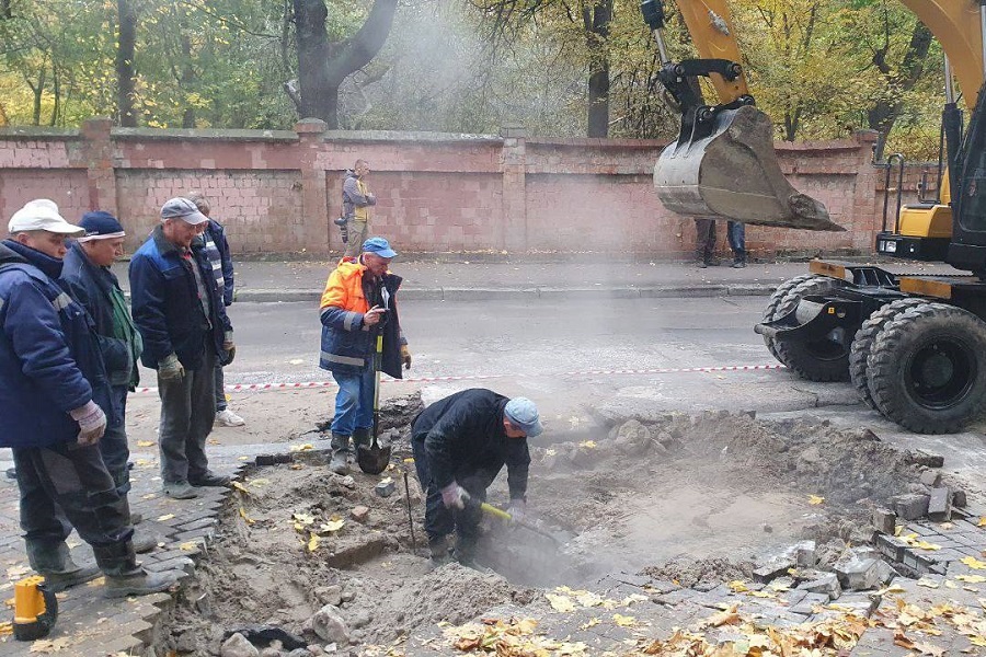 Из-за прорыва трубы на Галицкого без тепла остались 122 объекта на шести улицах