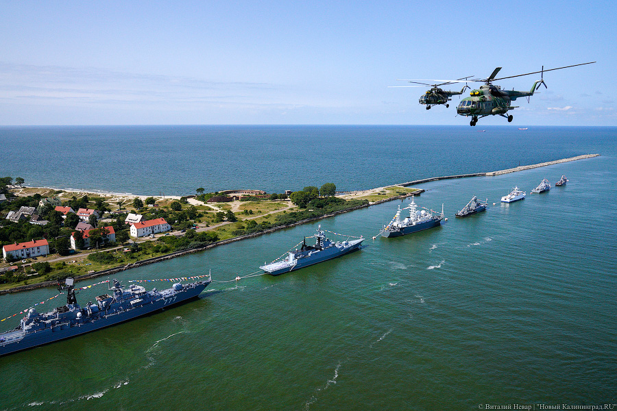 В Балтийске готовятся ко Дню ВМФ. Посмотрите на парад кораблей с высоты (фото)