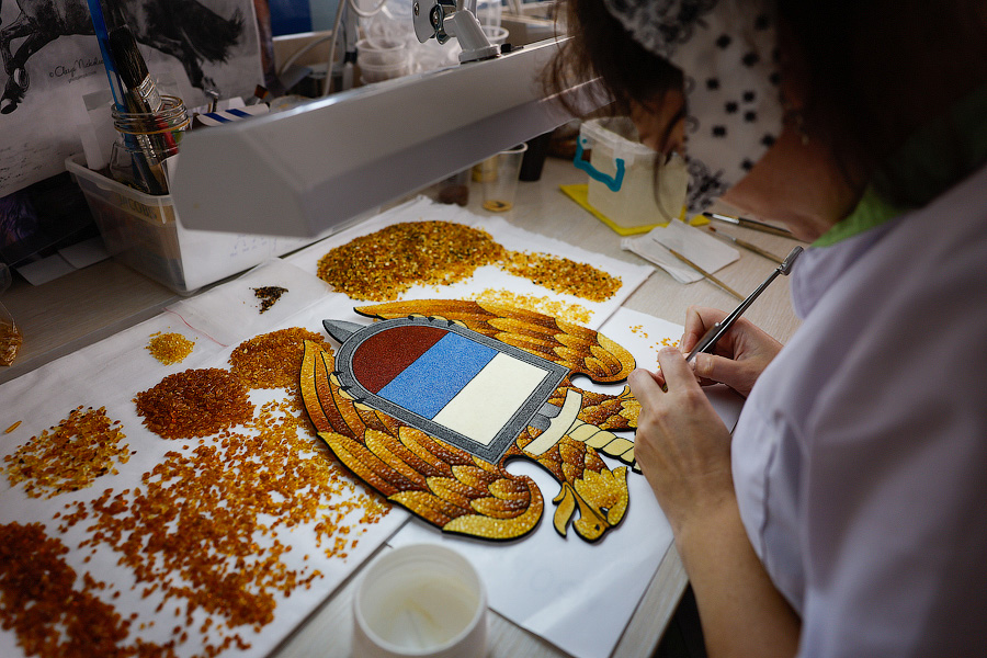 «Янтарь любит человека»: как живет единственный в мире Янтарный комбинат