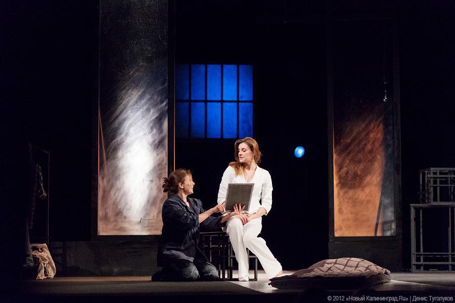 «Трамвай „Желание“ останавливается здесь»: фоторепортаж со спектакля