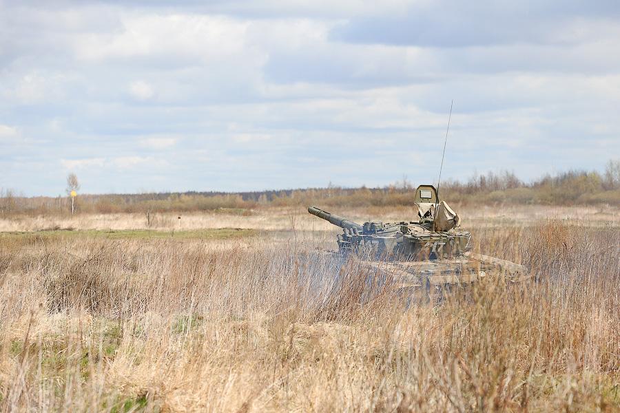 Быстрый и точный: в Калининградской области танкисты готовятся к биатлону