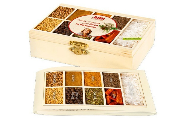 В магазин «Домашние радости» поступили специи в деревянных сундучках