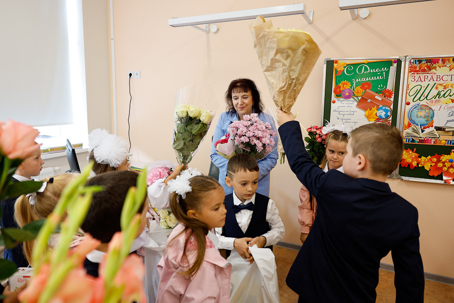 С военным оркестром и под «Катюшу»: в Калининграде открыли самую большую школу