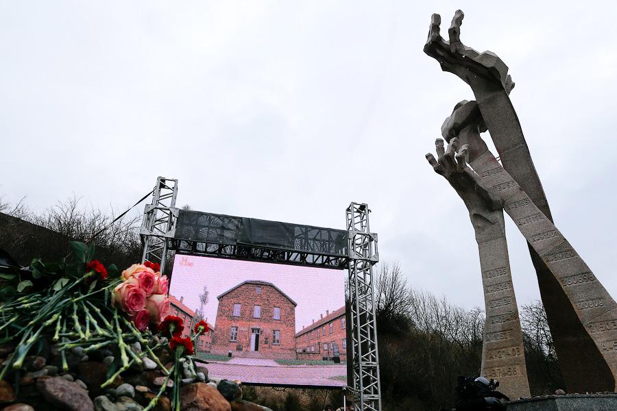 Шаг за шагом: как в Янтарном вспоминали 70-летие «Марша смерти» (фото)