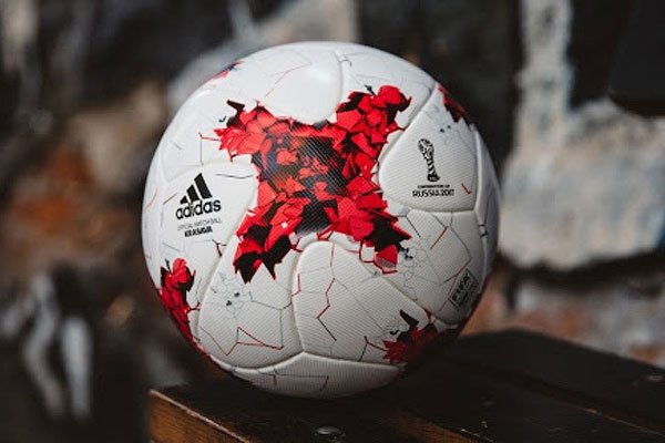 Мяч «Красава». Фото Международной федерации футбола