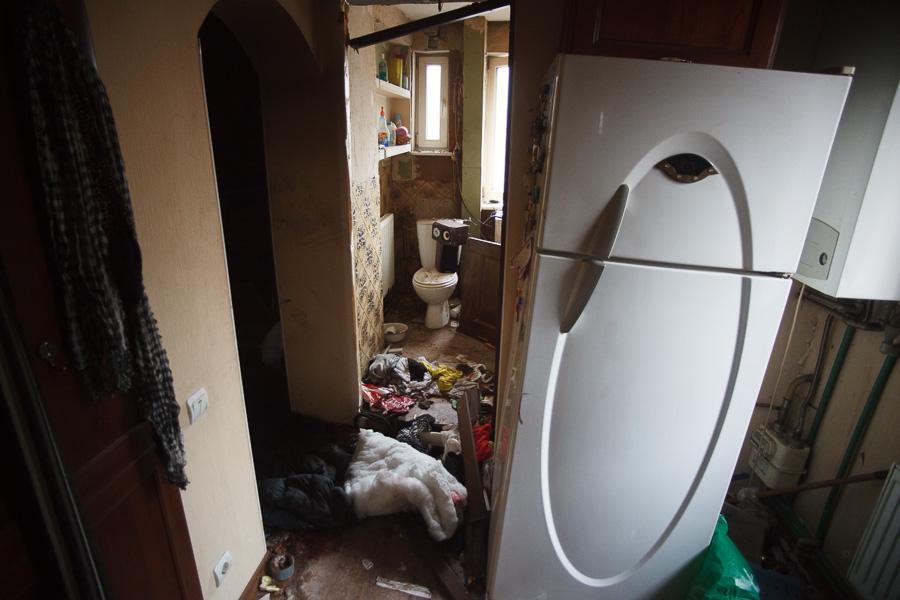«На его счету две жизни»: жильцы о доме, где взорвался инвалид
