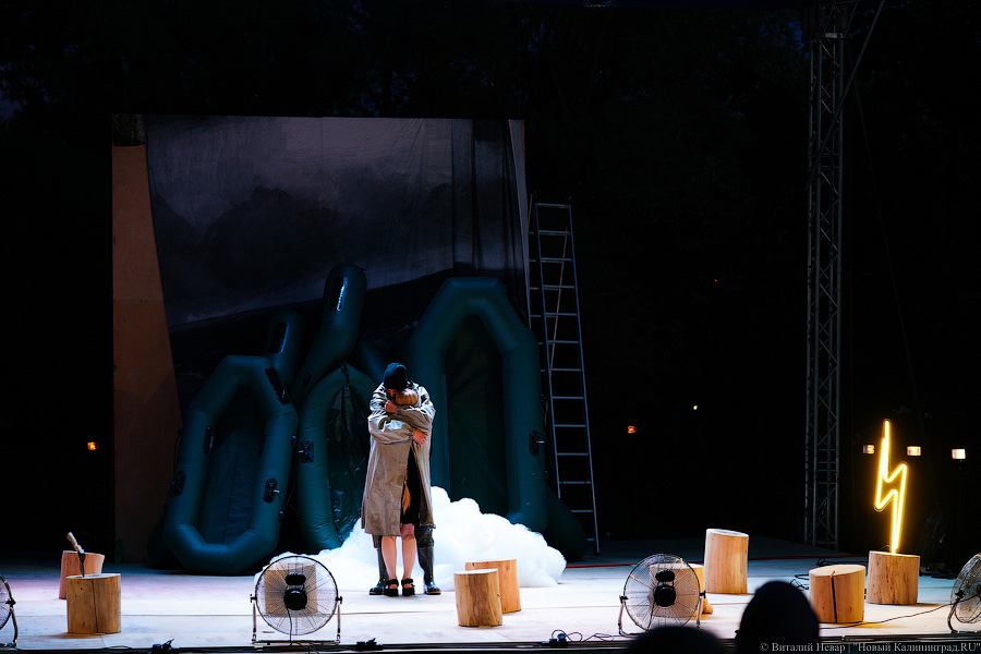 Сентябрьская «Гроза»: калининградский Драмтеатр сыграл спектакль на Верхнем озере