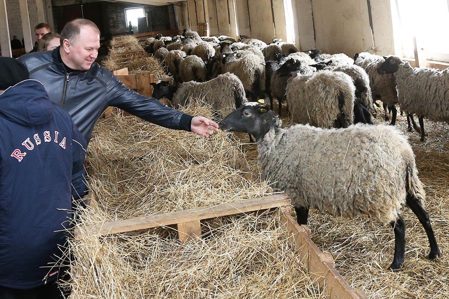 Надежнее, чем в публичном доме: как губернатор к Лужкову в гости ездил