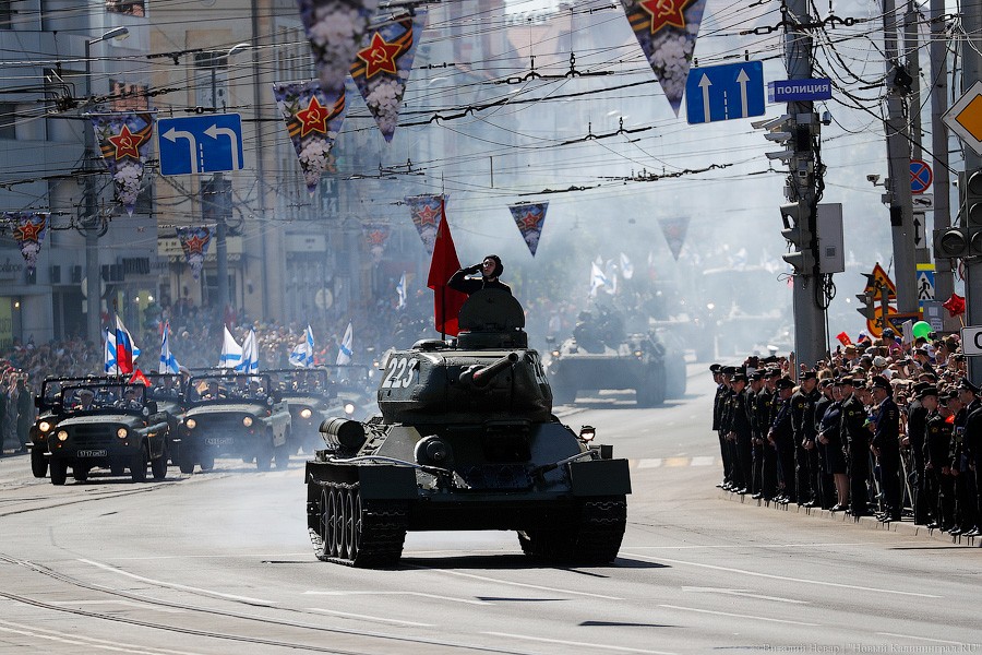 Курсантки, кадеты и танк: как прошёл Парад Победы в Калининграде (фото)