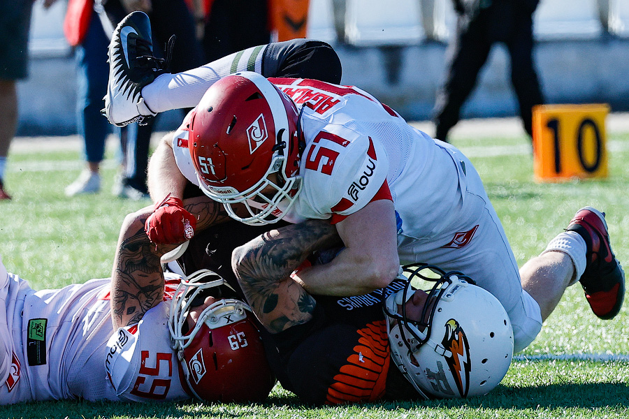 Пролёт «Ястребов»: как в Калининграде сыграли в американский футбол (фото)